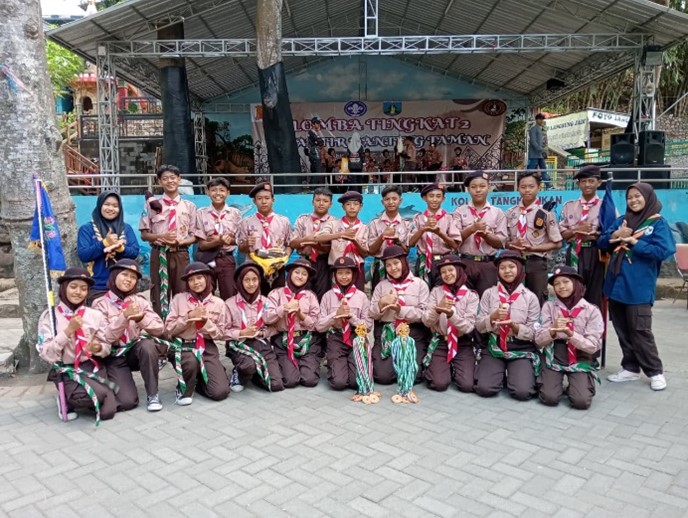 Dedikasi dan Kerja Sama: Regu Pramuka SMP Bahauddin Taman Ukir Prestasi di Lomba Tingkat 2